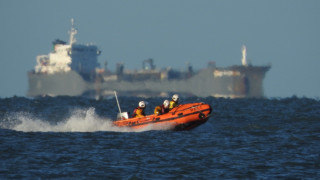 Спасиха около 80 мигранти край бреговете на Великобритания