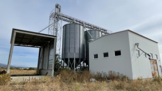 Някога успешна кравеферма в село Старосел се продава за 1 111 008