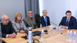 Има плагиатство в представените дисертационни и научни трудове на ректора