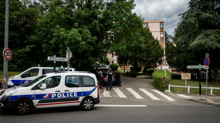 Франция разби неонацистка клетка, подготвяла терор срещу джамии и синагоги