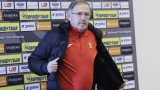 Дерменджиев остава начело на националния отбор