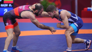 Двама български борци достигнаха до малкия финал на европейското първенство