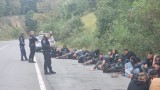 Заловиха бус с мигранти край Мъглиж