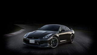Nissan пуска пистов GT-R
