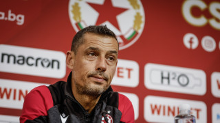 Треньорът на ЦСКА Александър Томаш и футболист на червените ще