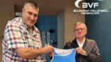 Любо Ганев зарадва шефа на CEV с екип за снежен волейбол