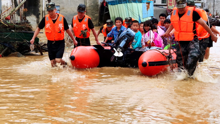 60 жертви на наводненията в Китай 