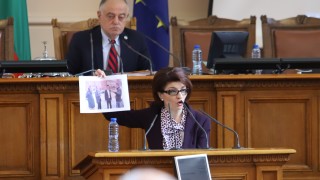 Десислава Атанасова уважи днешния народен празник 1 април с