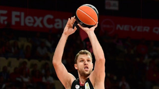 Американският съотборник на Александър Везенков в баскетболния Олимпиакос Монте Морис