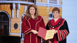 Държавният глава Илияна Йотова беше удостоена с почетното звание Доктор