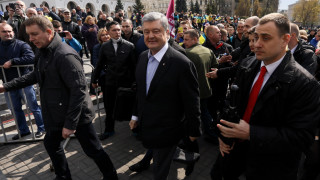 Украинският президент Петро Порошенко събра поддръжниците си в последен опит