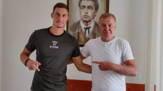 Нападателят Андриан Краев продължи договора си с Левски с една