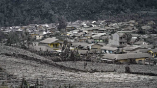 25 000 индонезийци напуснаха домовете си заради вулкана Синабунг