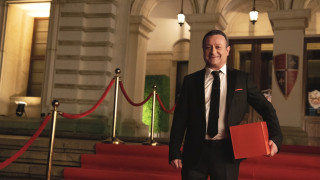 Треска тресе родните знаменитости от сцената екрана и интернет и