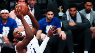 Центърът на Филаделфия 76ърс Джоел Ембийд има счупване на дясната