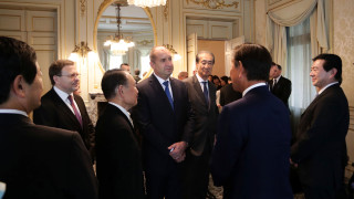 Българският държавен глава Румен Радев удостои с почетния знак на