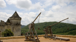 Израелски войски разположени на границата с Ливан са стреляли с