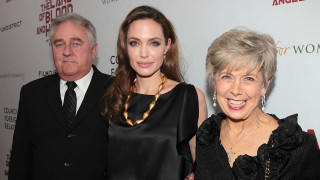 Майката на Брад Пит скочи срещу Анджелина