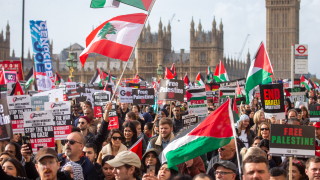 Хиляди пропалестински демонстранти излязоха в центъра на Лондон в събота