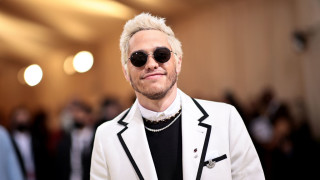 Факт е че Пийт Дейвидсън е бил романтично ангажиран с