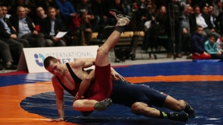 Борците ни претърпяха загуби но запазват шансове да продължат в