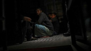 Откриха 30 мигранти в изоставен камион в Северна Македония Това