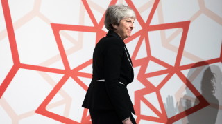 Мей ще "подкупва" общините с £1,6 милиарда, за да прокара гласуването за Brexit