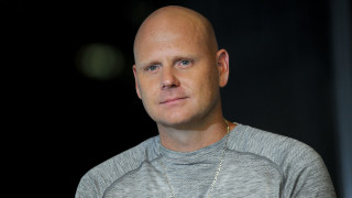 Американският акробат Ник Валенда премина по въже над кратер на