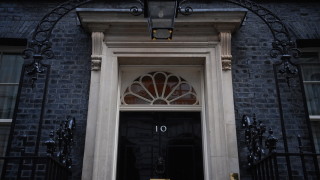 Екипът на британския министър председател Борис Джонсън се извини на кралица