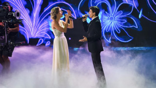 По време на втория концерт на живо сцената на X