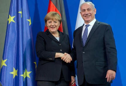 Меркел обсъжда мирния процес с палестинците в Израел 