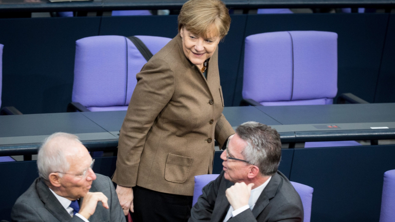 Меркел обеща да се придържа към бежанската политика на отворени врати