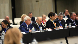 Легализират плащането за здраве, алармира Михайлов