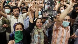 Сблъсъци в Техеран след победата на Ахмадинеджад