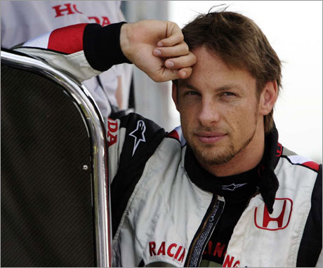 Бътън завъртя и обиколка на бегом