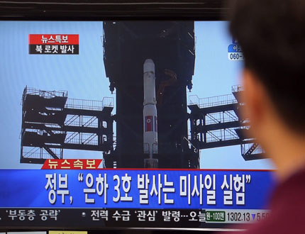Пътнически самолет се размина за 7 минути с ракета на КНДР