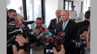 Радев видя опит за чистка в ДАНС и превръщането й в бухалка, няма да издаде указ