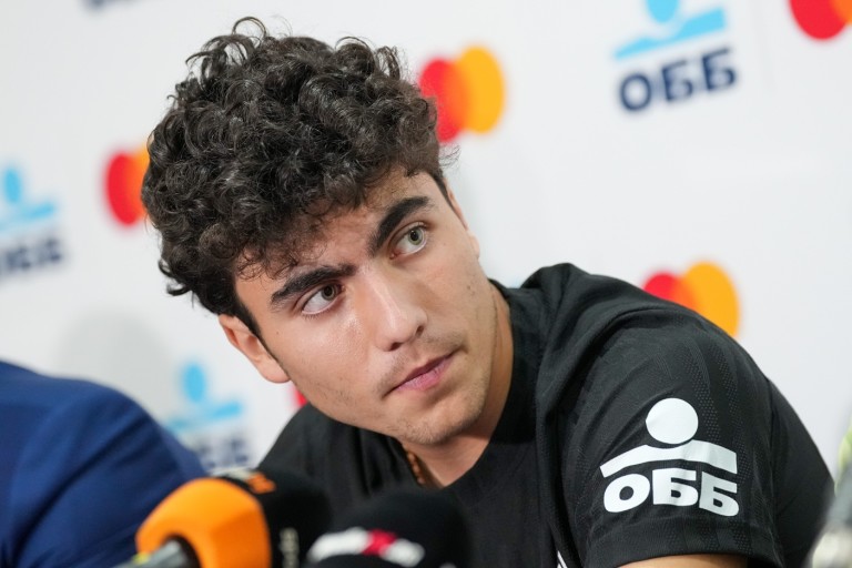 Иван Иванов