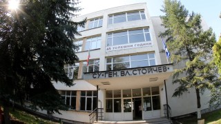Министър Красен Кралев даде пояснения за ремонта на спортно училище
