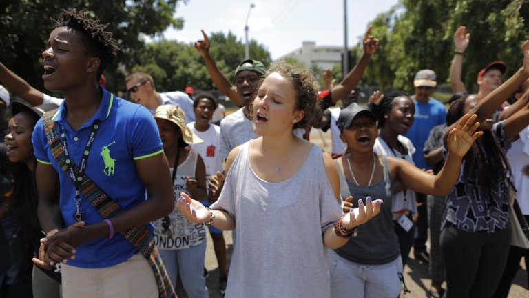 Протестиращи студенти в ЮАР запалиха университет