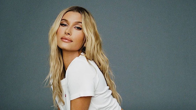 Защо Хейли Бийбър съди пластичен хирург