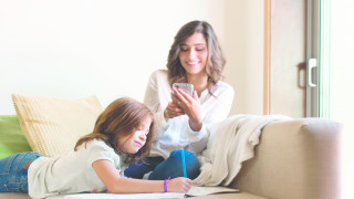 Смарт телефон Смарт телевизор Смарт устройство Умните уреди отдавна вече