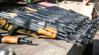 Как произведени в Румъния и България оръжия са попаднали в ръцете на „Ислямска държава”?