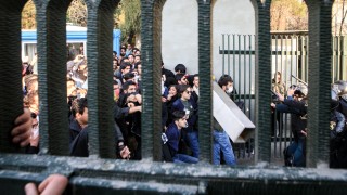 Иран предупреди че протестиращите ще платят цена след трета нощ