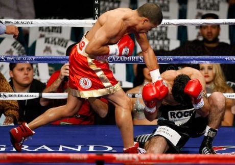 Хуан Мануел Лопес защити световната си титла