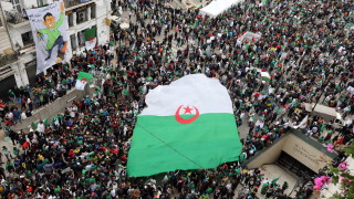 Военен съдия в Алжир остави в ареста най-малкия брат на Бутефлика и двама разузнавачи 