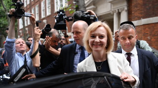 YouGov: Тръс води пред Сунак с 62% срещу 38%