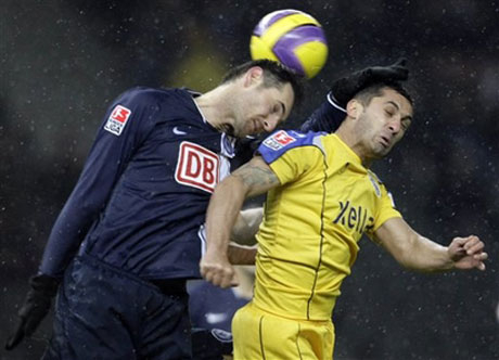 Байерн готви Симунич за заместник на Лусио