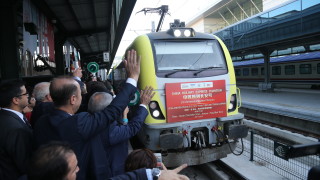 Първият влак, пътуващ по "Железния път на коприната", достави товари в Истанбул
