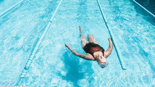 На 99 годишна възраст много хора едва съумяват да станат от